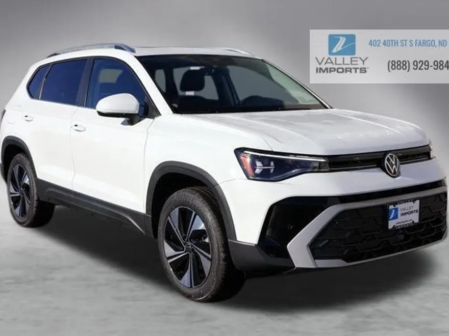 2025 Volkswagen Taos SE photo 1