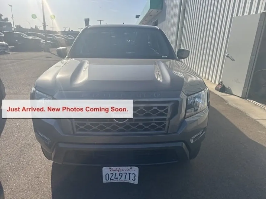2023 Nissan Frontier SV photo 1
