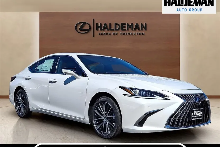 2025 Lexus ES 300h photo 1