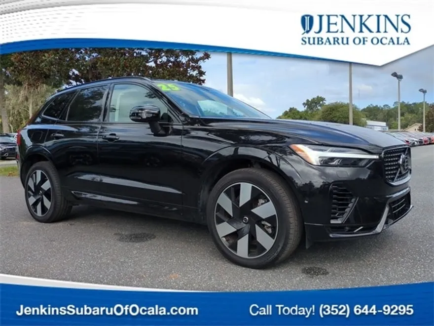 2025 Volvo XC60 Hybrid T8 Plus photo 1