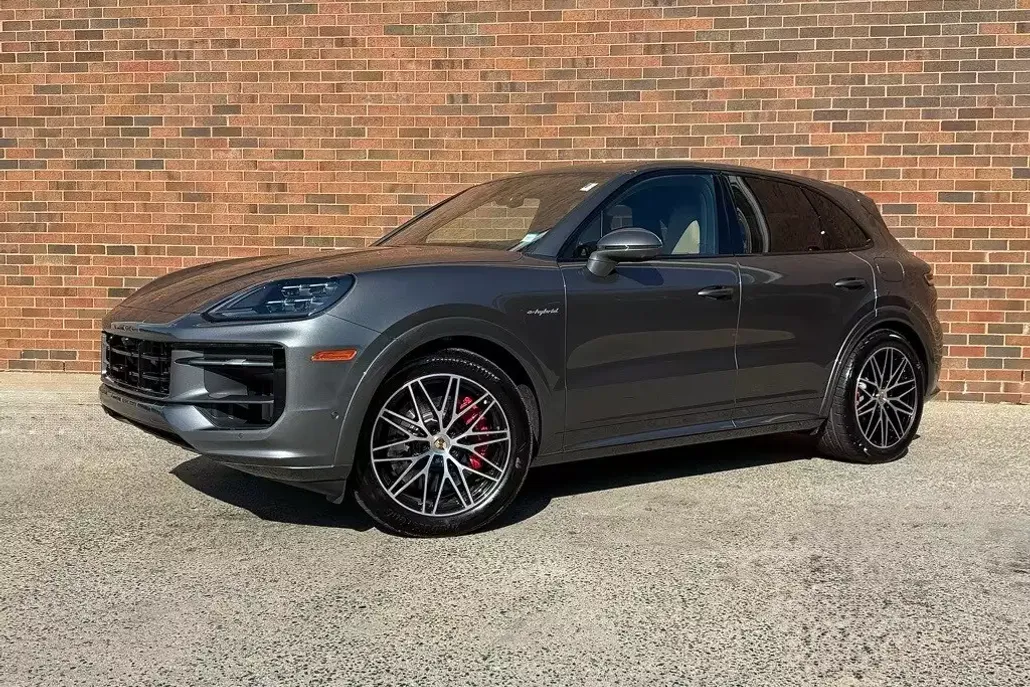2024 Porsche Cayenne E-Hybrid S photo 1