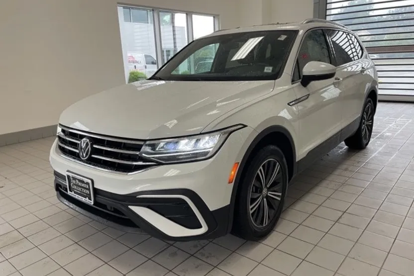 2024 Volkswagen Tiguan SE Wolfsburg Edition photo 1