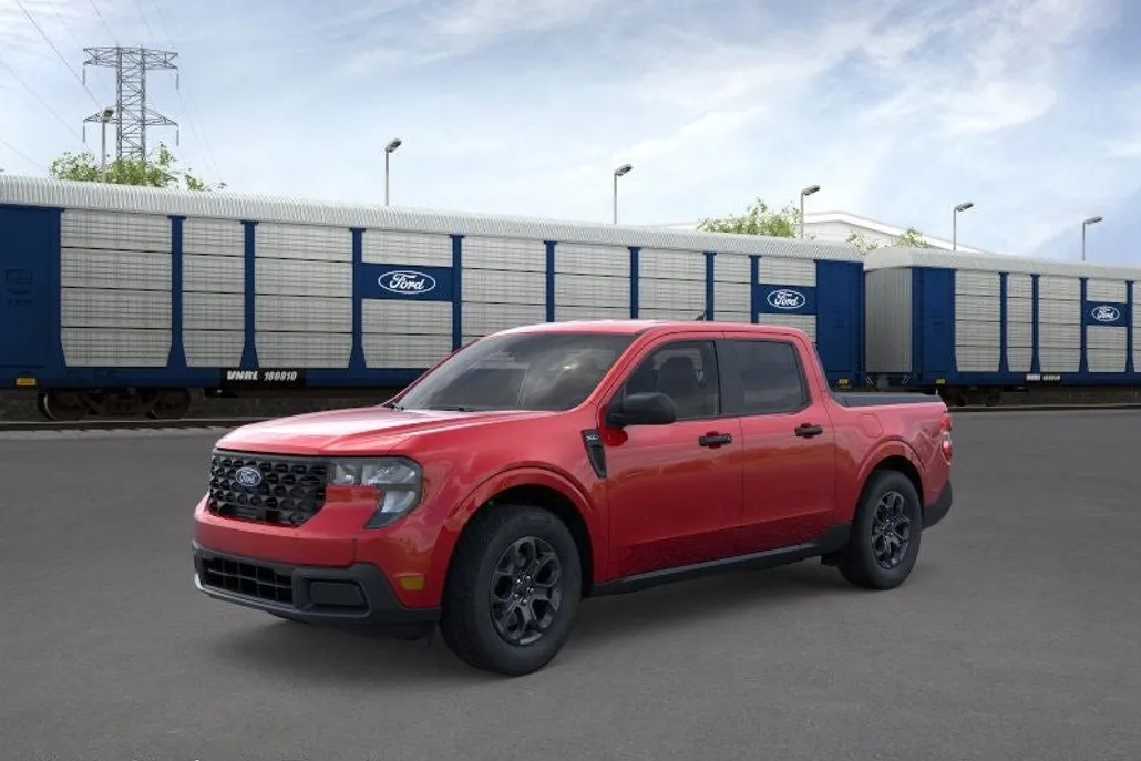 2025 Ford Maverick XLT photo 1