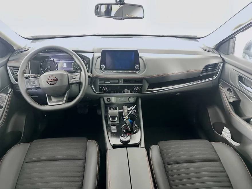2025 Nissan Rogue SV photo 1