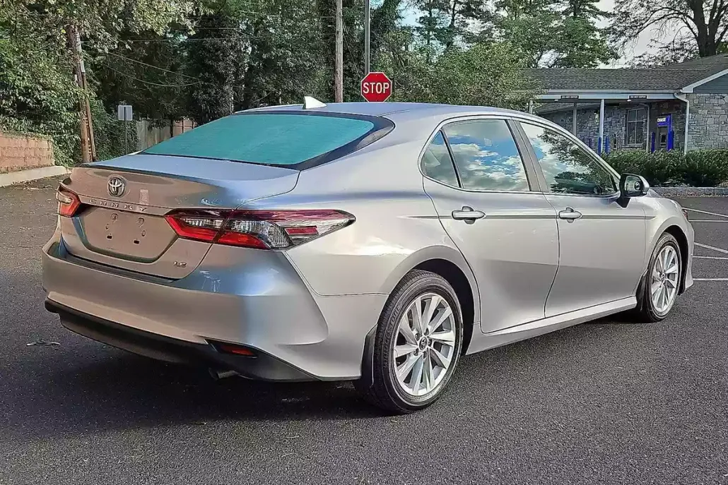 2022 Toyota Camry LE SE photo 1