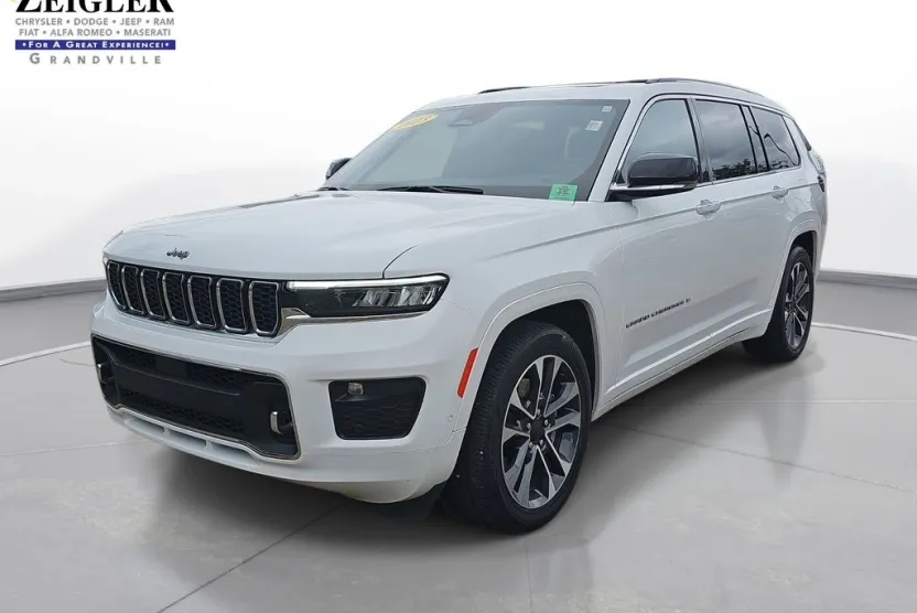 2023 Jeep Grand Cherokee Overland photo 1