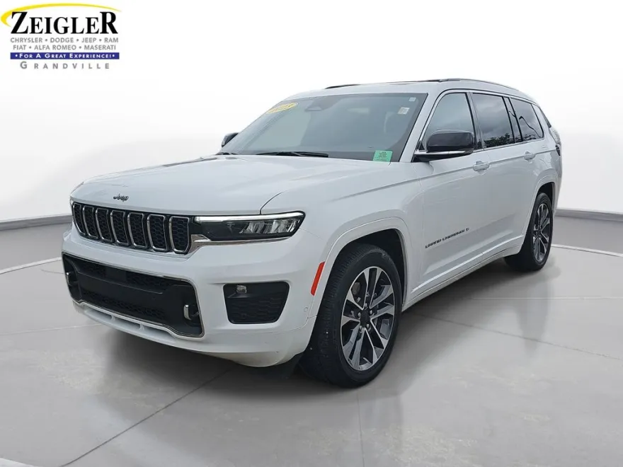 2023 Jeep Grand Cherokee Overland photo 1