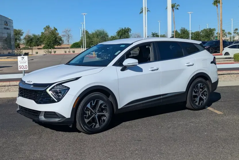 2024 Kia Sportage EX photo 1