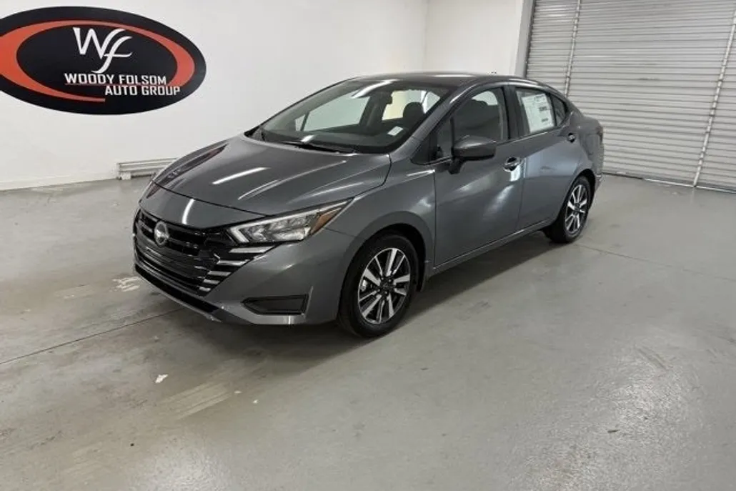 2025 Nissan Versa SV photo 1