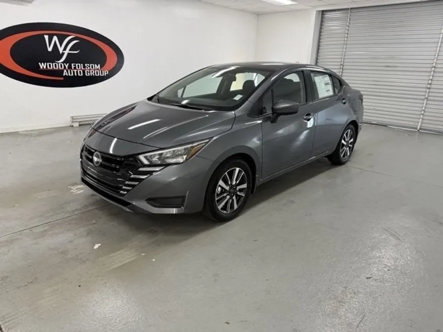 2025 Nissan Versa SV photo 1