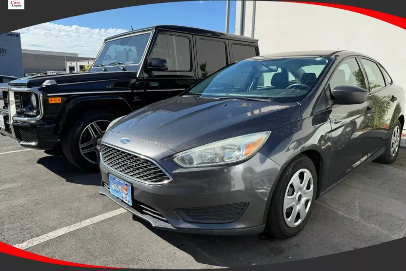 2016 Ford Focus Sedan photo 1