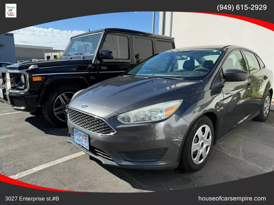 2016 Ford Focus Sedan photo 1