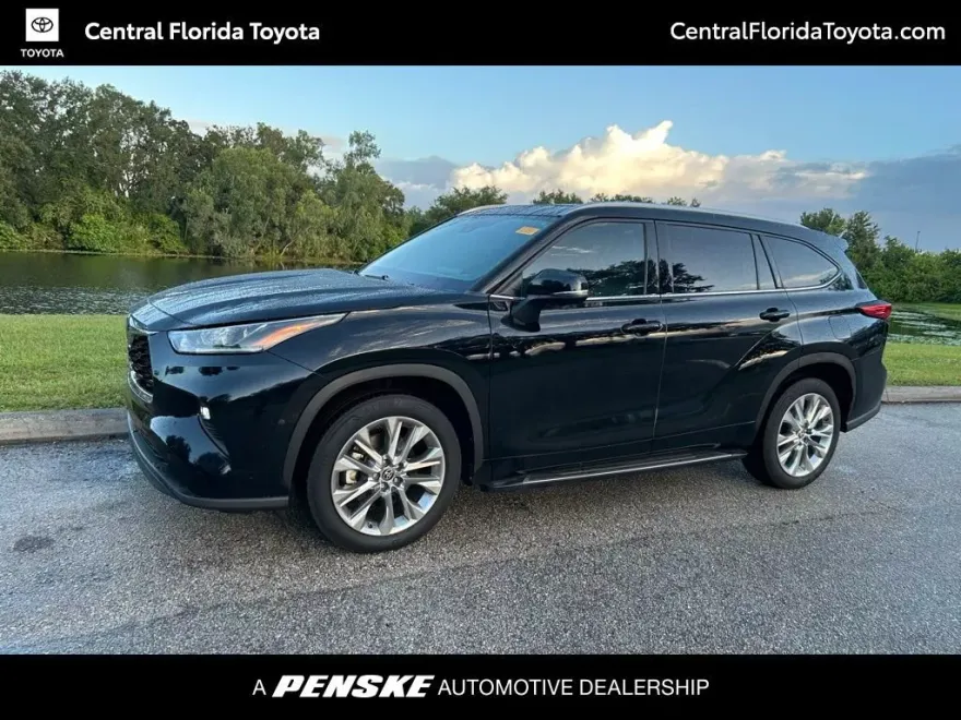 2023 Toyota Highlander Limited photo 1