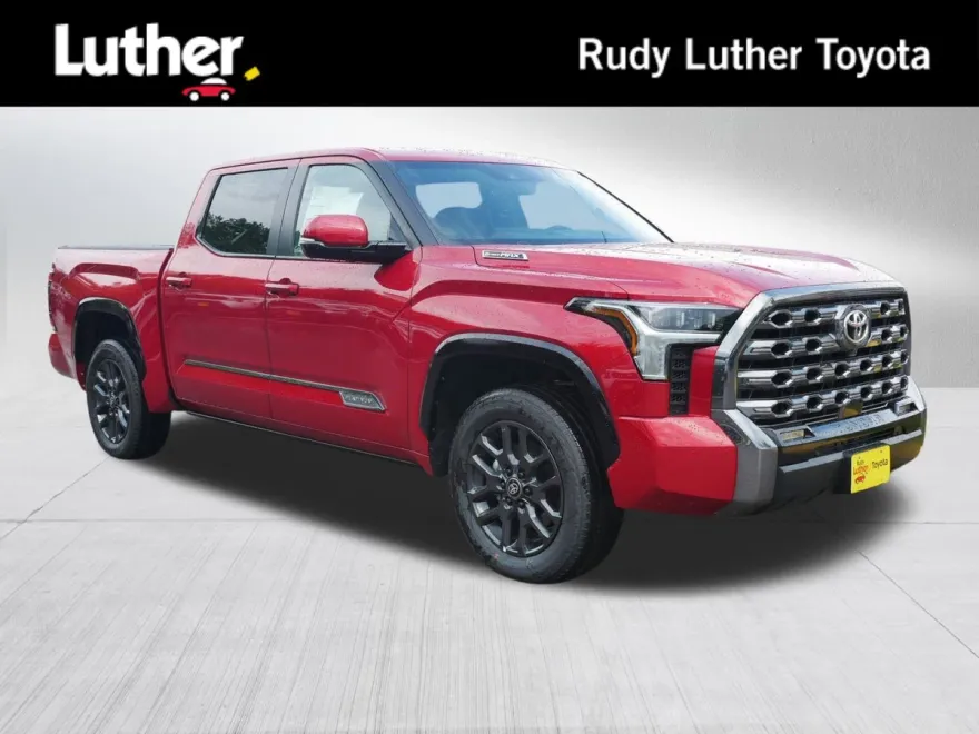 2025 Toyota Tundra Platinum CrewMax photo 1
