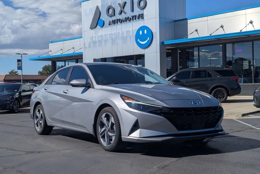 2023 Hyundai Elantra SEL Convenience photo 1