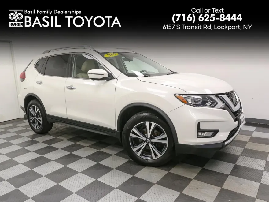 2019 Nissan Rogue SV photo 1