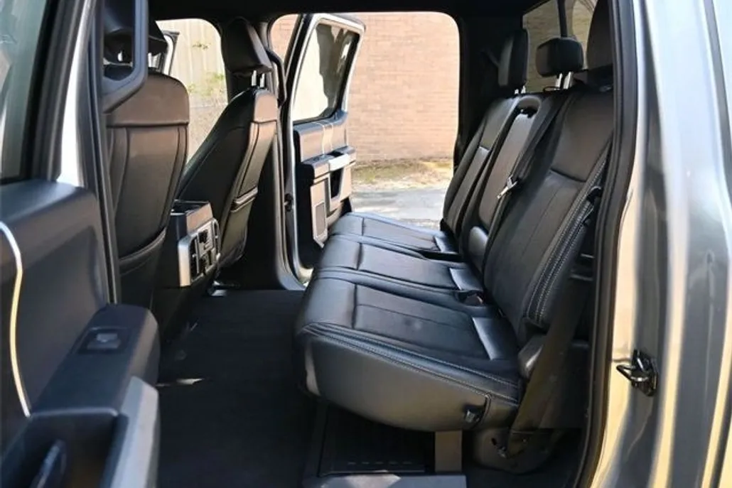 2022 Ford F-450 Lariat photo 1