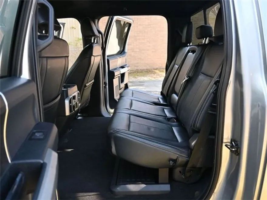 2022 Ford F-450 Lariat photo 1