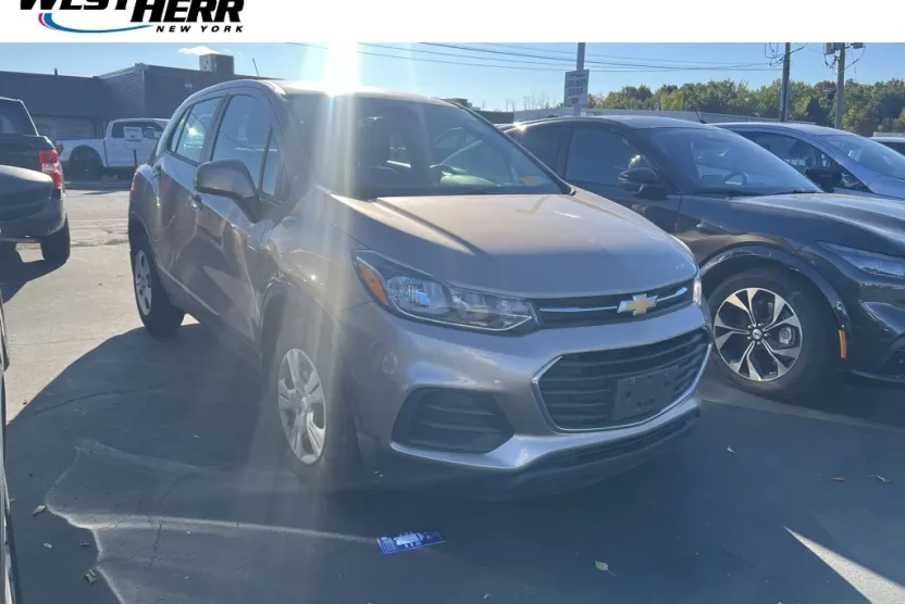 2018 Chevrolet Trax LS photo 1