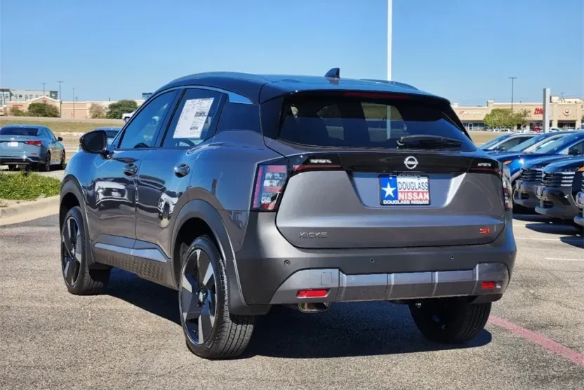 2025 Nissan Kicks SR photo 1