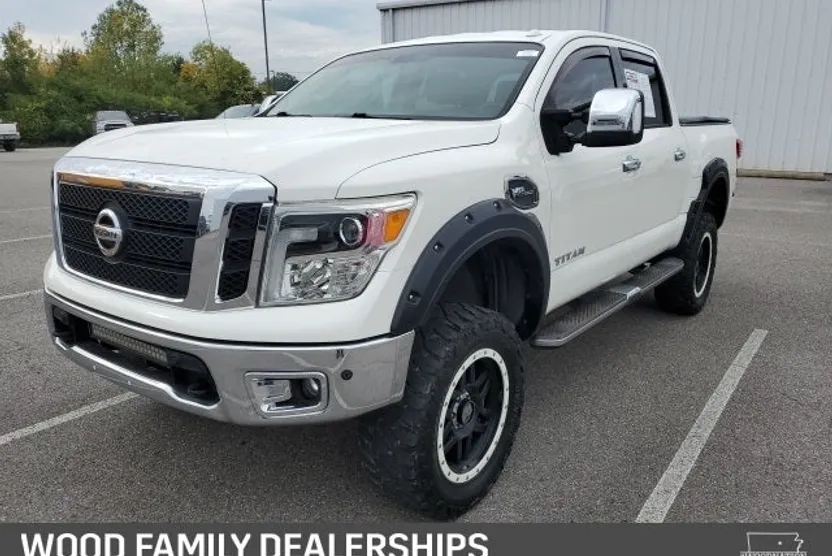 2017 Nissan Titan SL photo 1