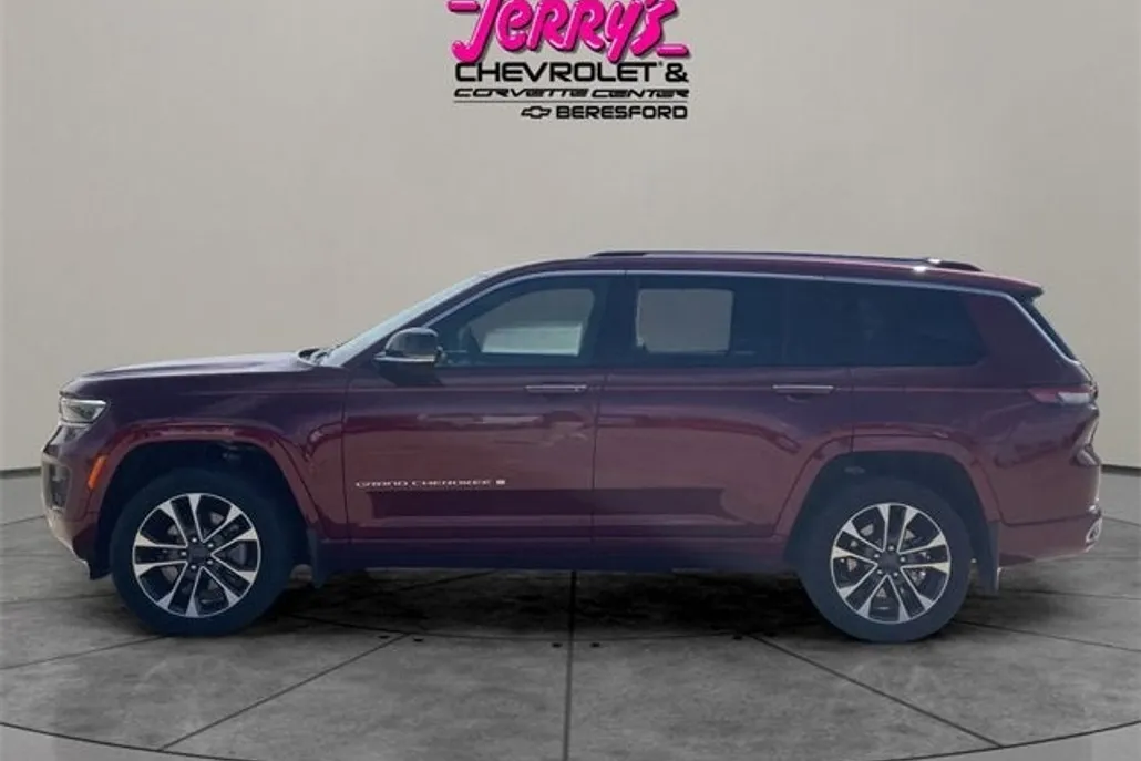 2023 Jeep Grand Cherokee Overland photo 1