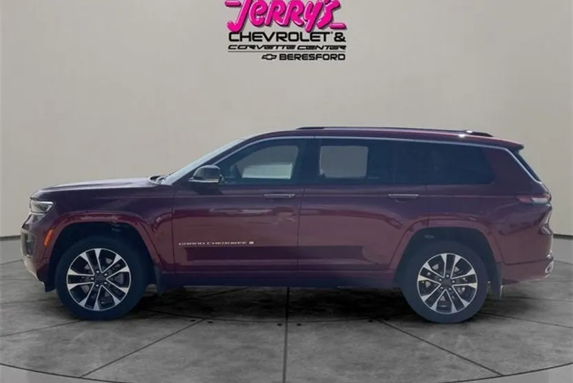 2023 Jeep Grand Cherokee Overland photo 1