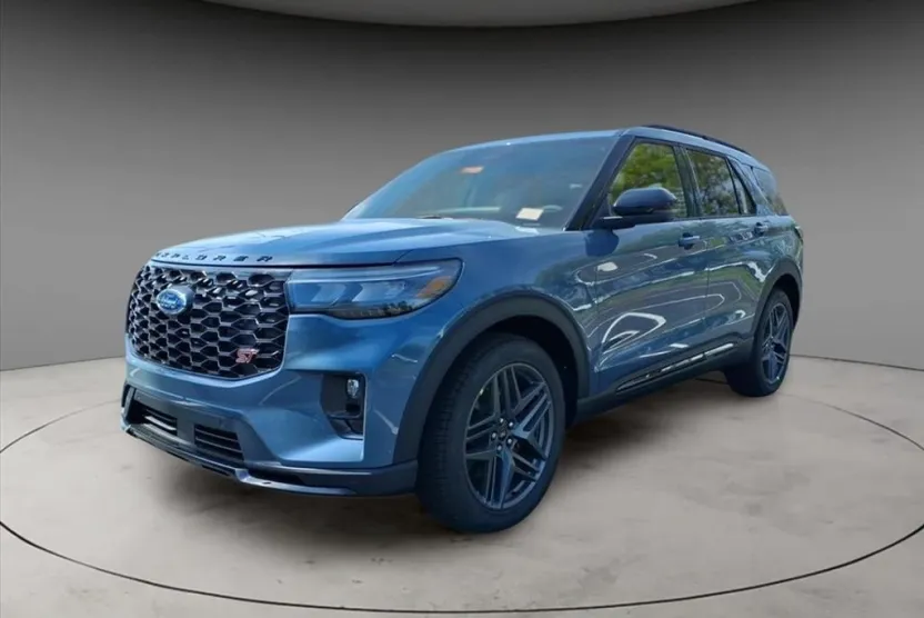 2025 Ford Explorer ST photo 1