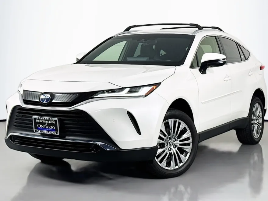 2022 Toyota Venza LE photo 1