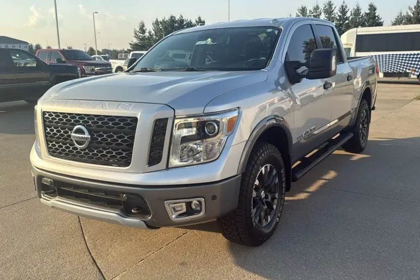 2019 Nissan Titan PRO-4X photo 1