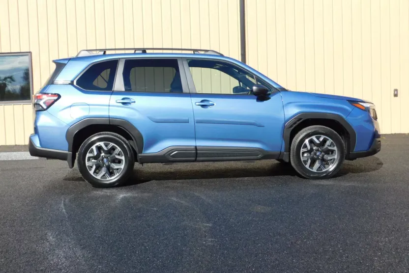 2025 Subaru Forester Premium photo 1