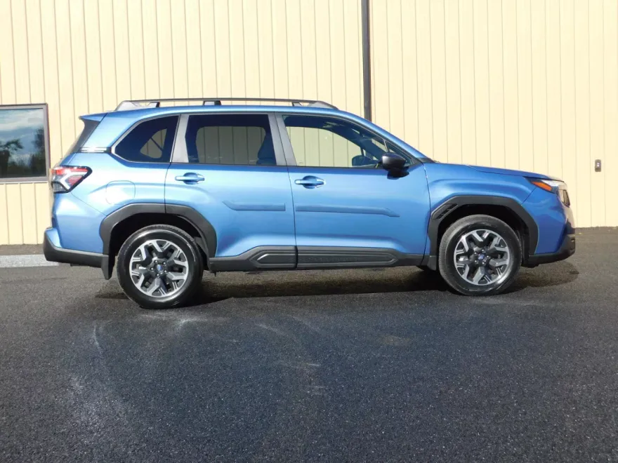 2025 Subaru Forester Premium photo 1