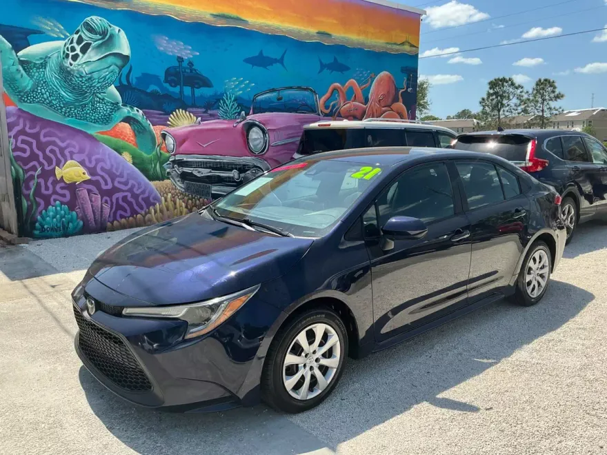 2021 Toyota Corolla LE photo 1