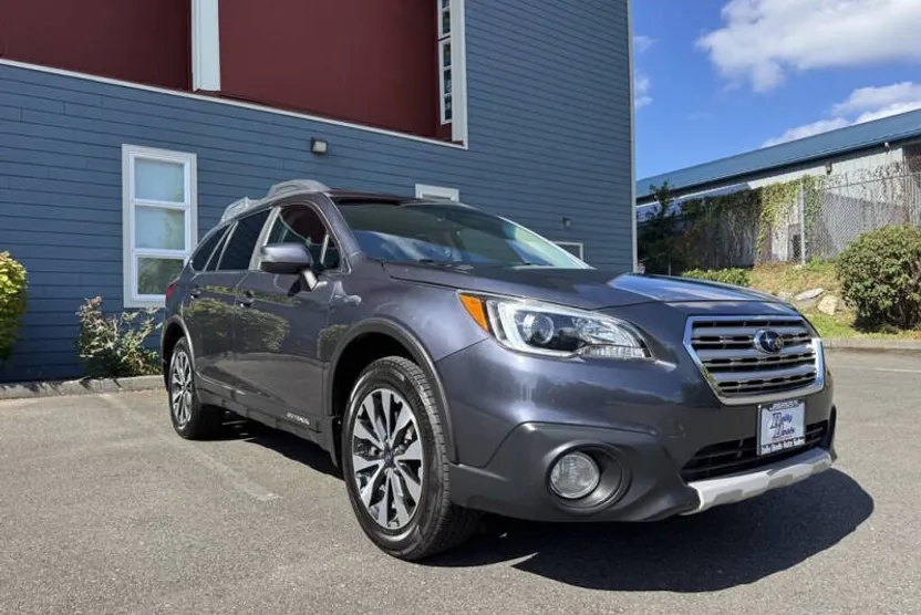 2017 Subaru Outback 2.5i Limited photo 1
