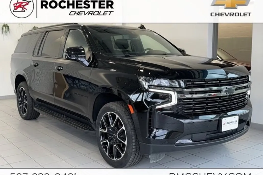 2022 Chevrolet Suburban RST photo 1