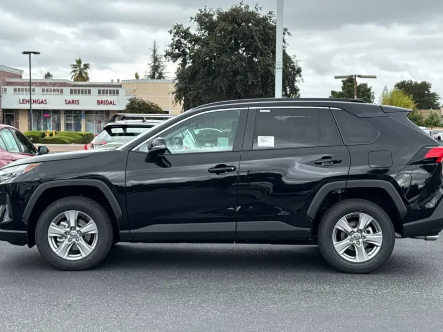 2025 Toyota RAV4 XLE photo 1