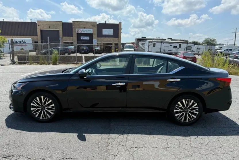 2025 Nissan Altima 2.5 SV photo 1