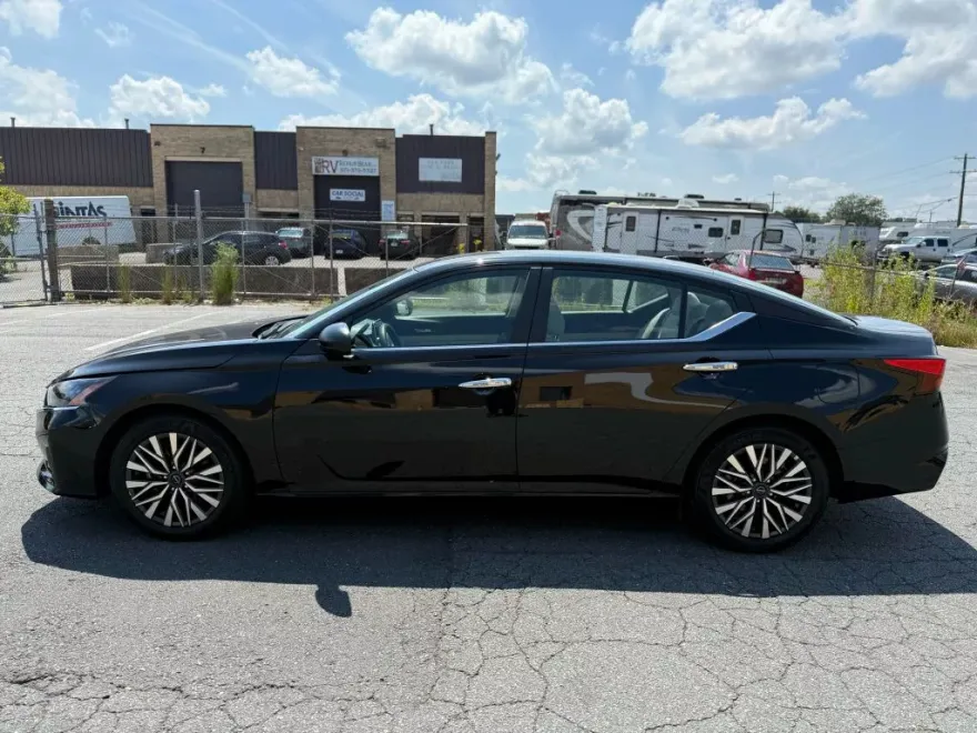 2025 Nissan Altima 2.5 SV photo 1
