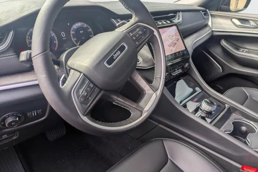 2025 Jeep Grand Cherokee Limited photo 1