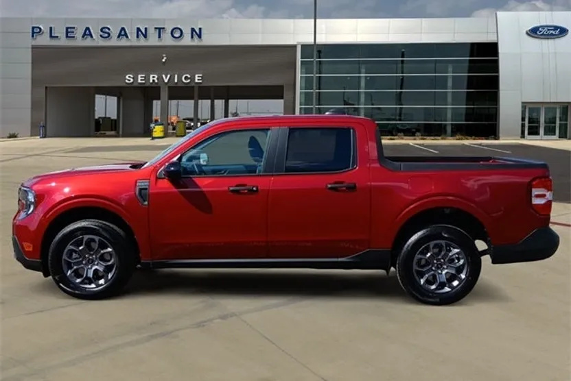 2025 Ford Maverick XLT photo 1