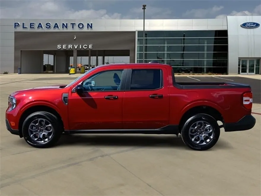 2025 Ford Maverick XLT photo 1