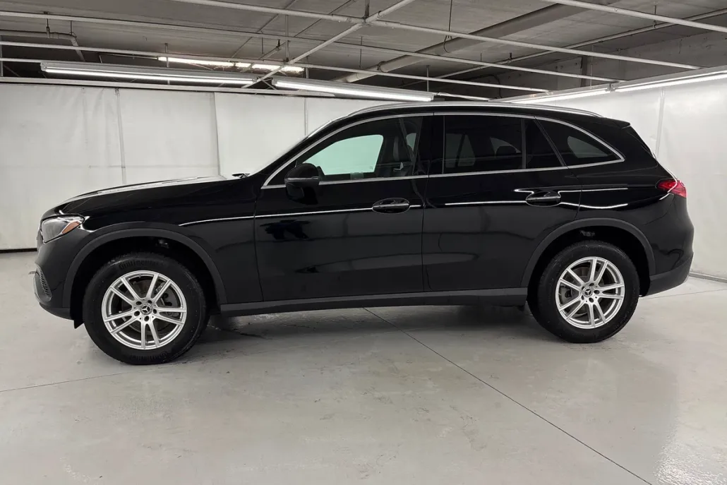 2024 Mercedes Benz GLC 300 photo 1
