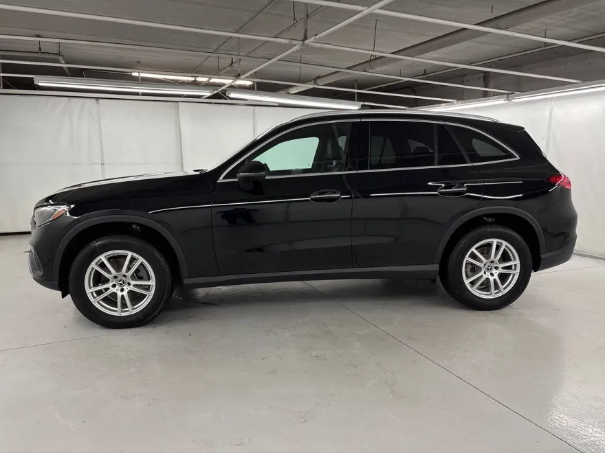 2024 Mercedes Benz GLC 300 photo 1