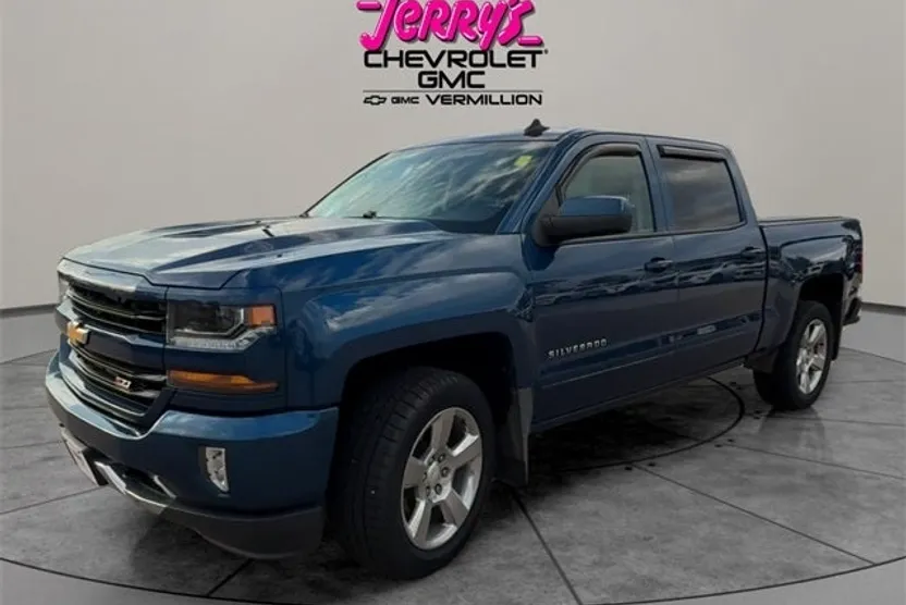 2017 Chevrolet Silverado 1500 LT2 photo 1