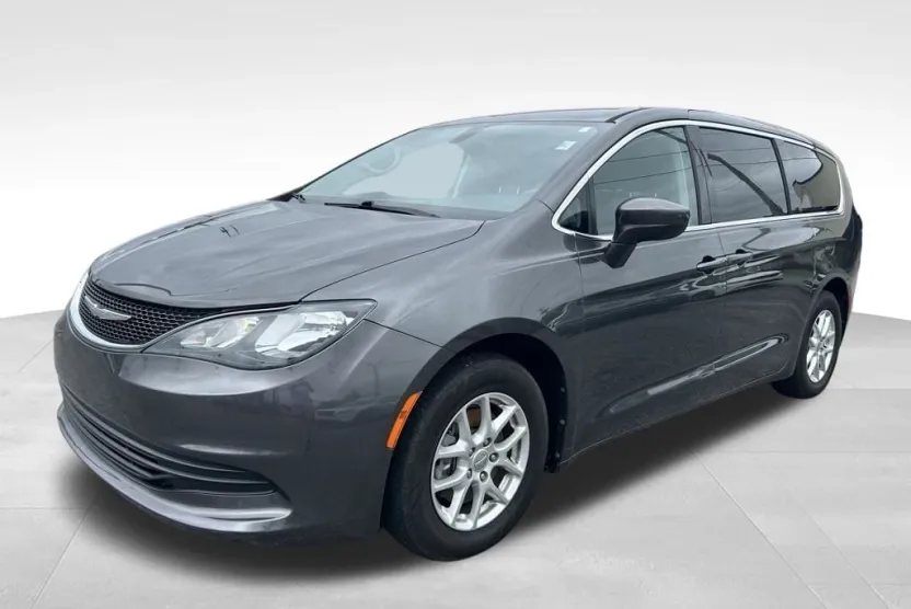 2017 Chrysler Pacifica LX photo 1