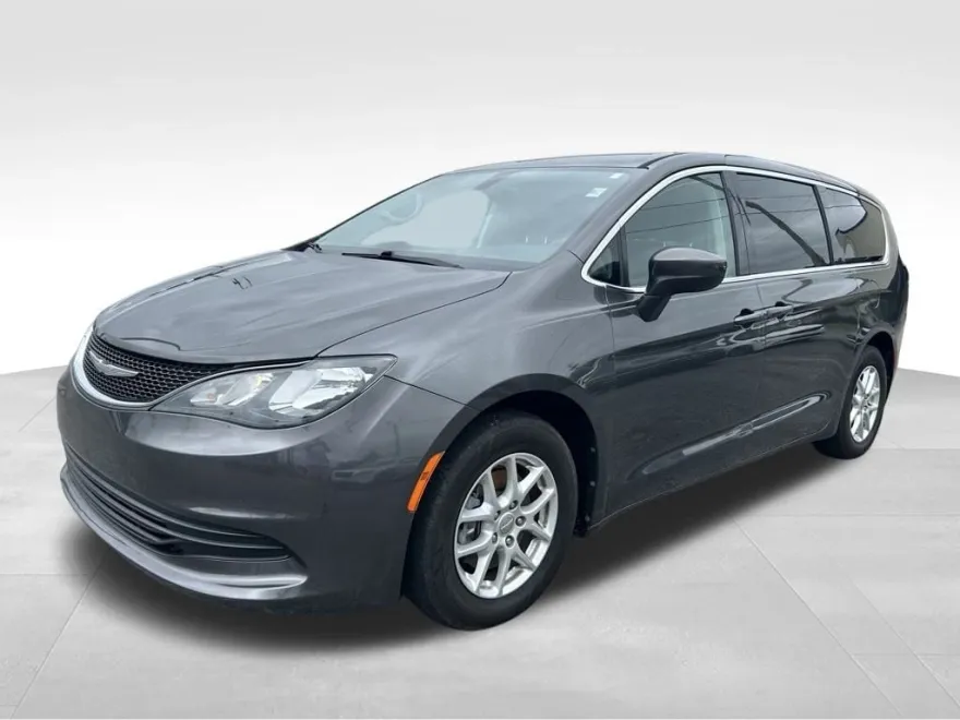 2017 Chrysler Pacifica LX photo 1