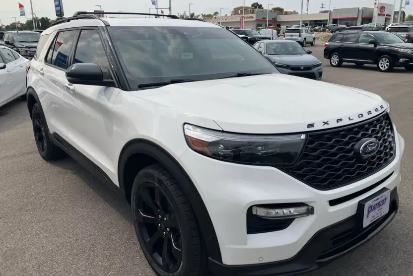 2021 Ford Explorer ST photo 1