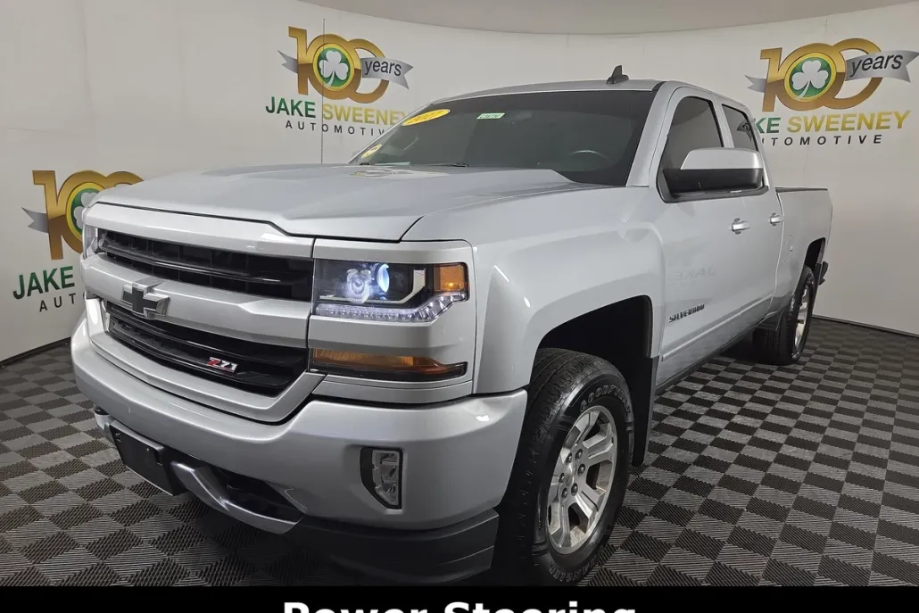 2017 Chevrolet Silverado 1500 LT photo 1