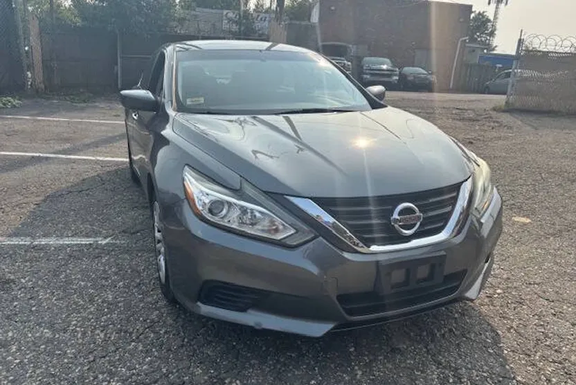 2016 Nissan Altima 2.5 SV photo 1