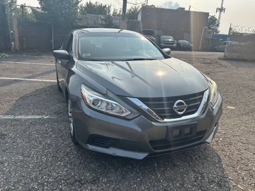2016 Nissan Altima 2.5 SV photo 1